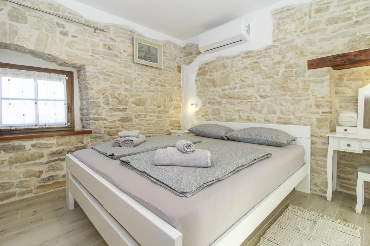Villa Olea In Barat - Haus Fuer 6-8 Personen 坎法奈尔 外观 照片