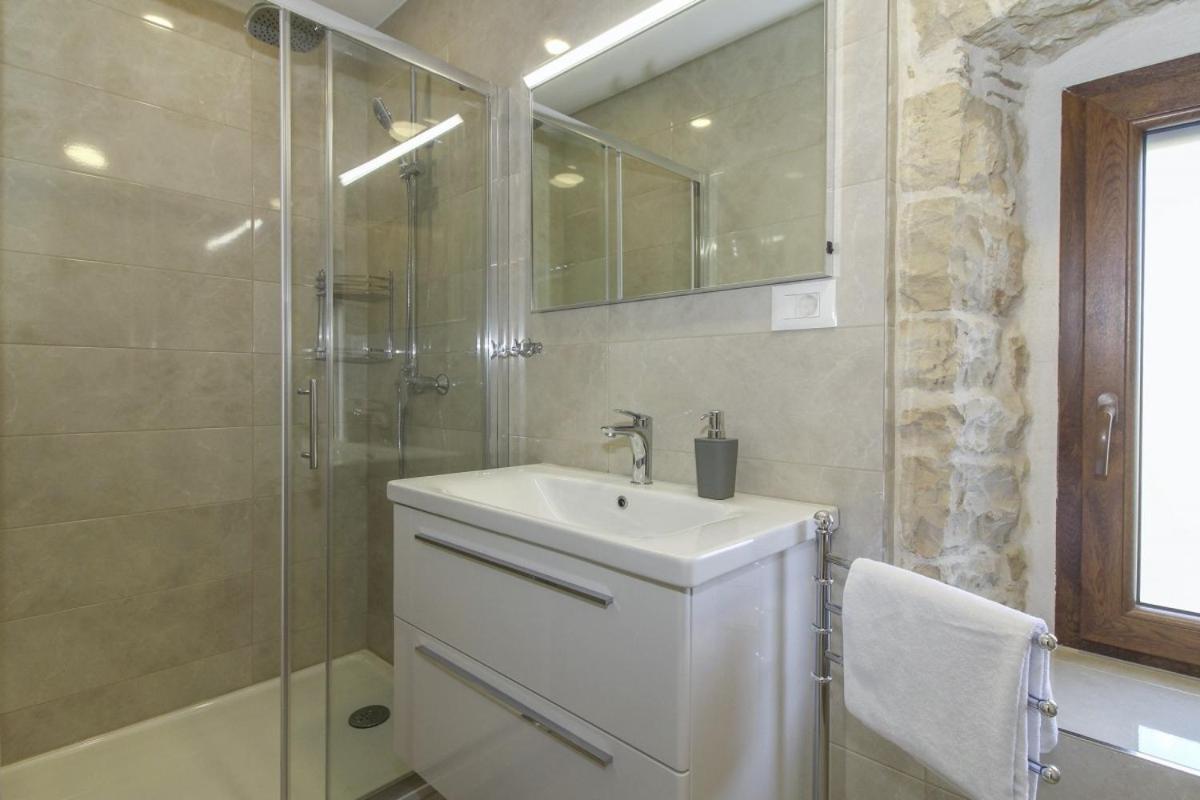 Villa Olea In Barat - Haus Fuer 6-8 Personen 坎法奈尔 外观 照片
