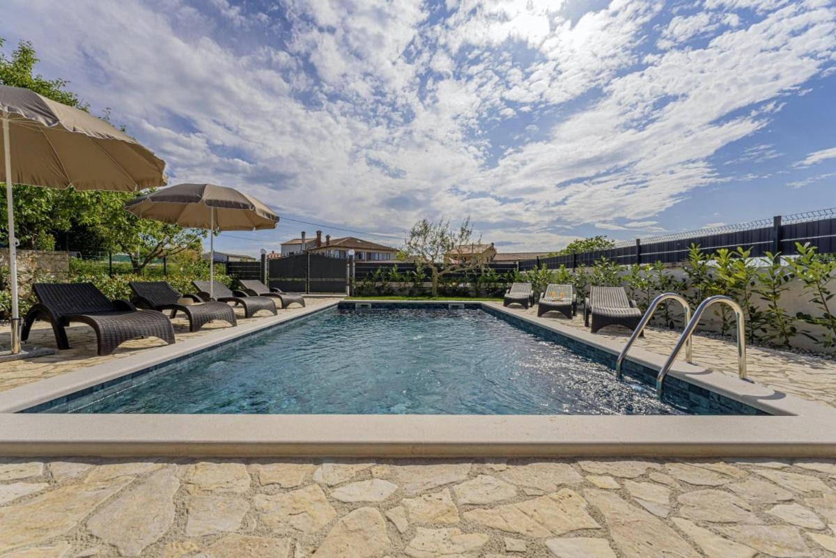 Villa Olea In Barat - Haus Fuer 6-8 Personen 坎法奈尔 外观 照片