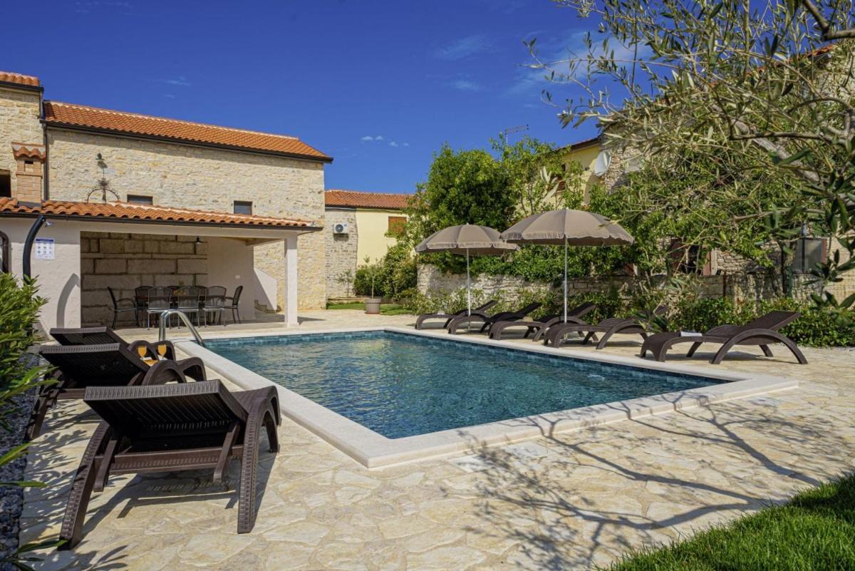 Villa Olea In Barat - Haus Fuer 6-8 Personen 坎法奈尔 外观 照片