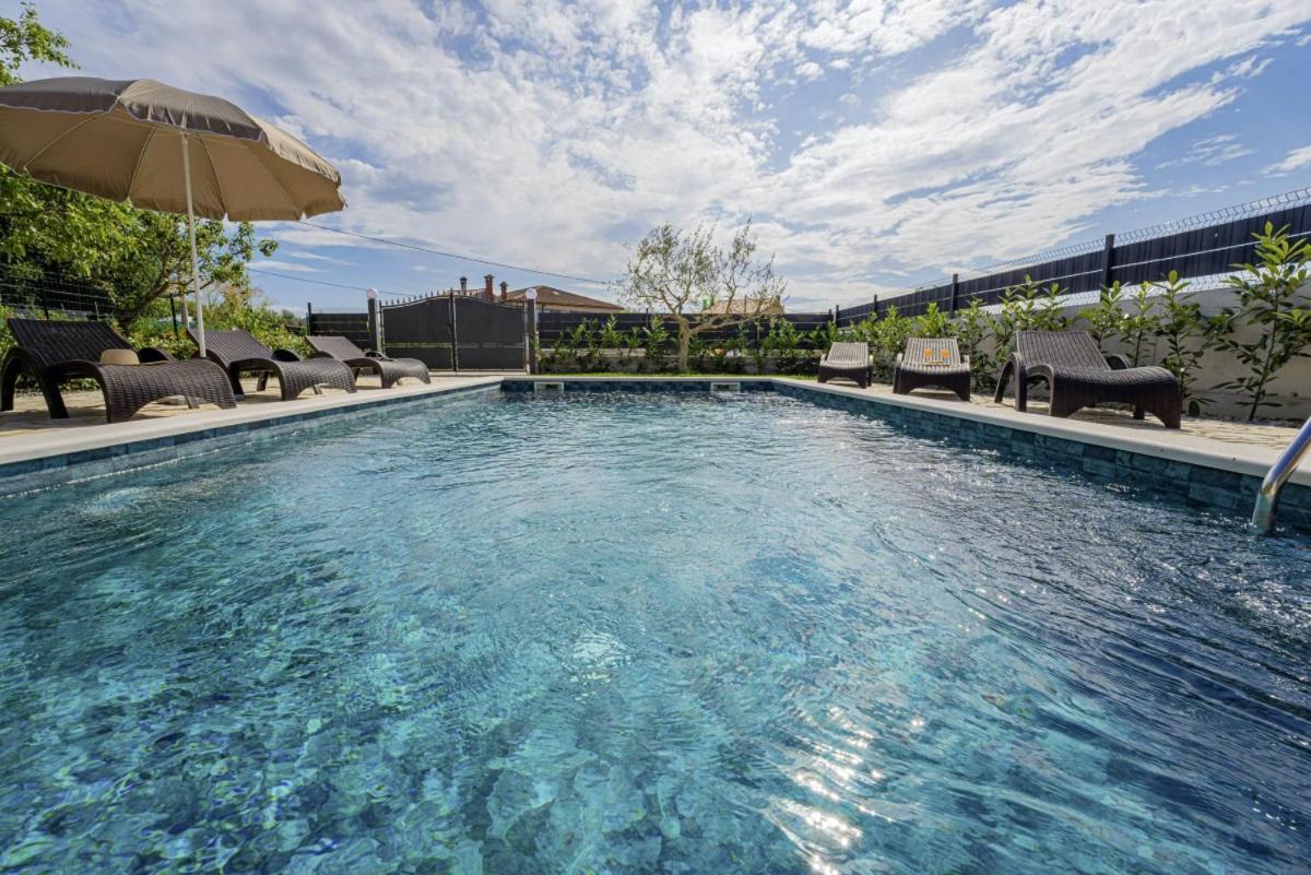 Villa Olea In Barat - Haus Fuer 6-8 Personen 坎法奈尔 外观 照片