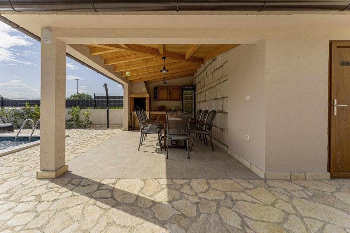 Villa Olea In Barat - Haus Fuer 6-8 Personen 坎法奈尔 外观 照片